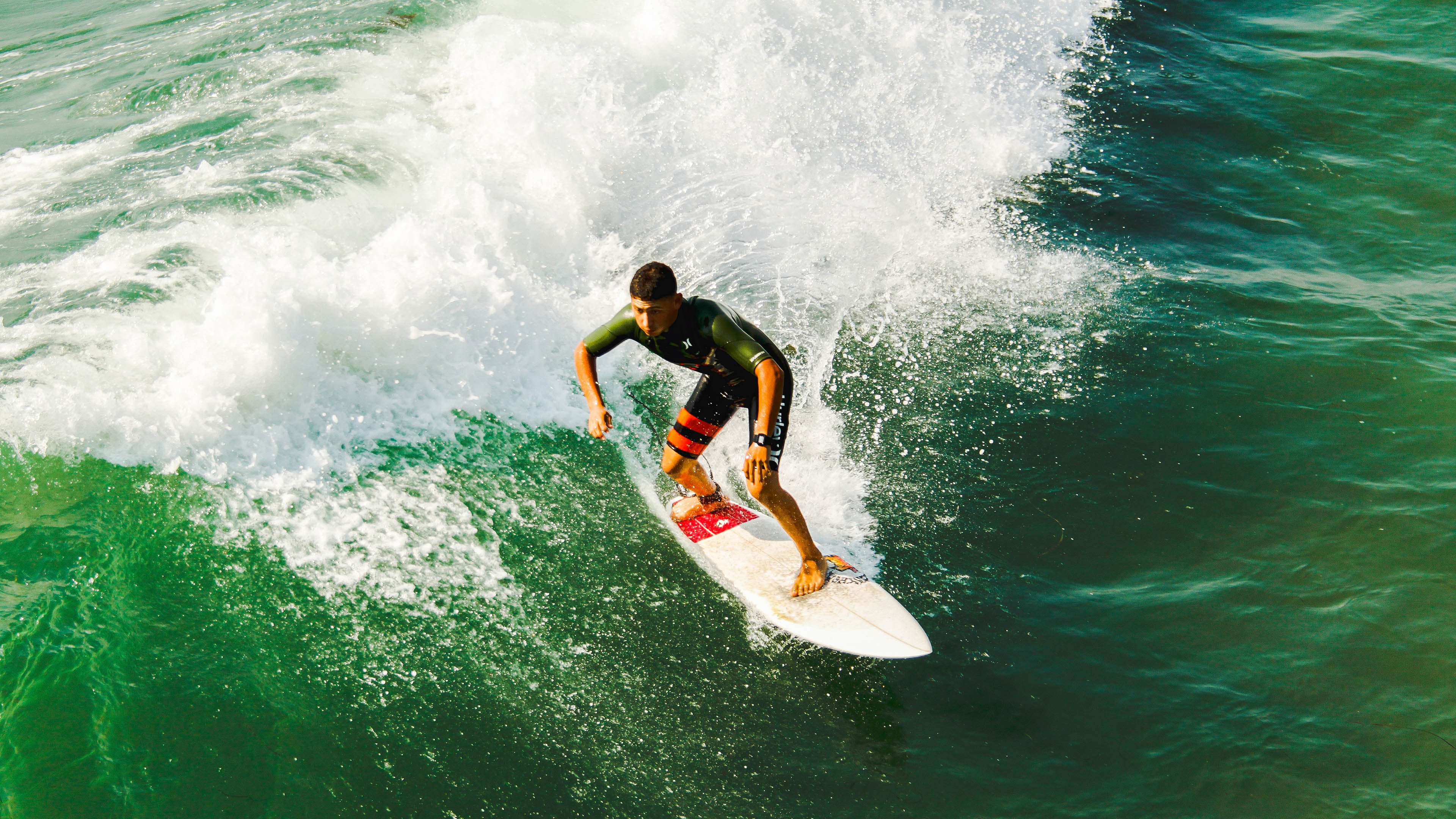利物浦青训球员崭露头角 进攻势头强劲，利物浦青训出过的人才